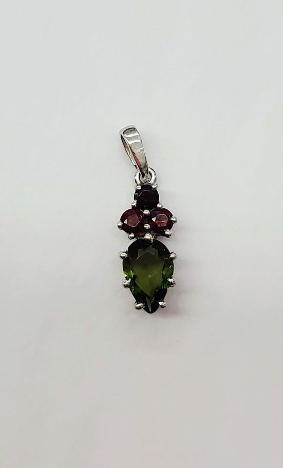 Faceted Moldavite & Garnet Pen.