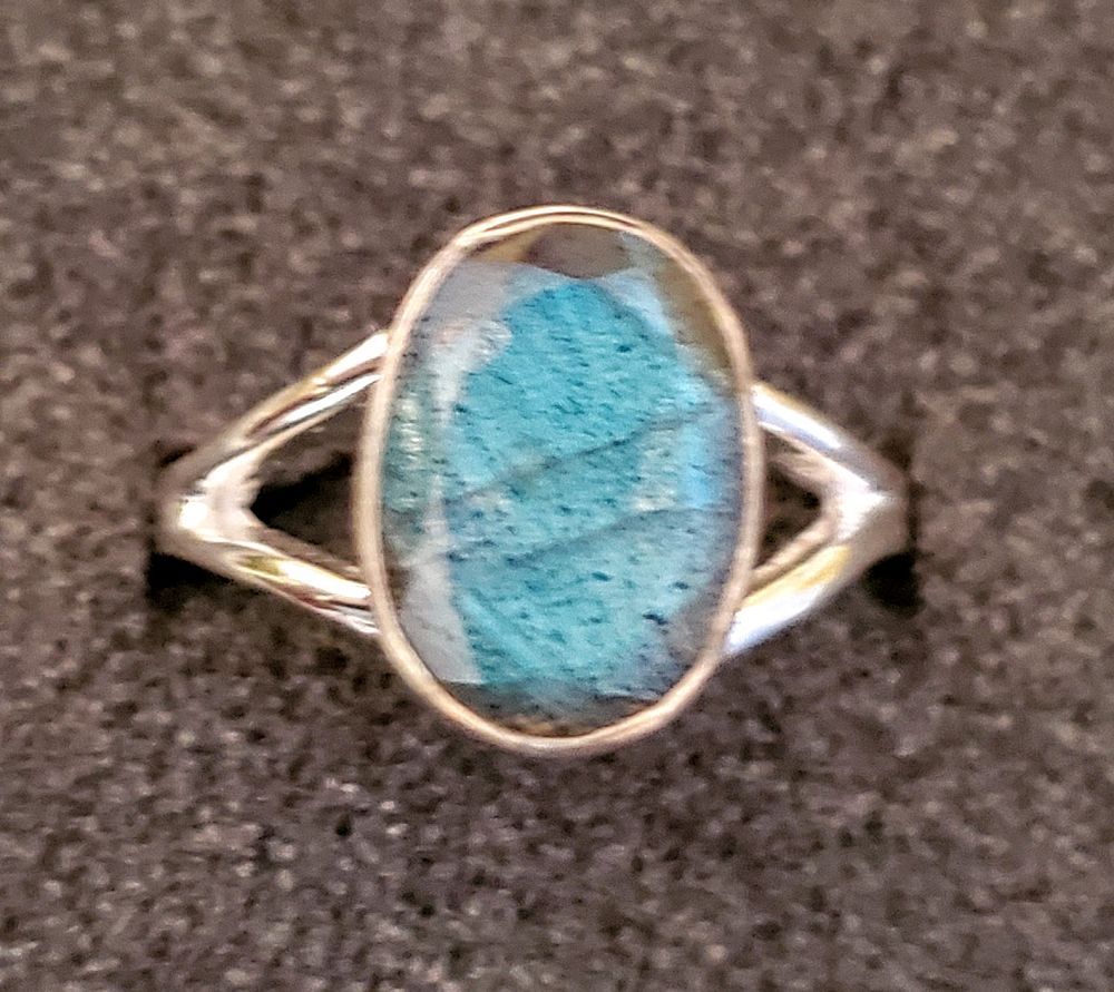 Silver Oval Labradorite Ring 7