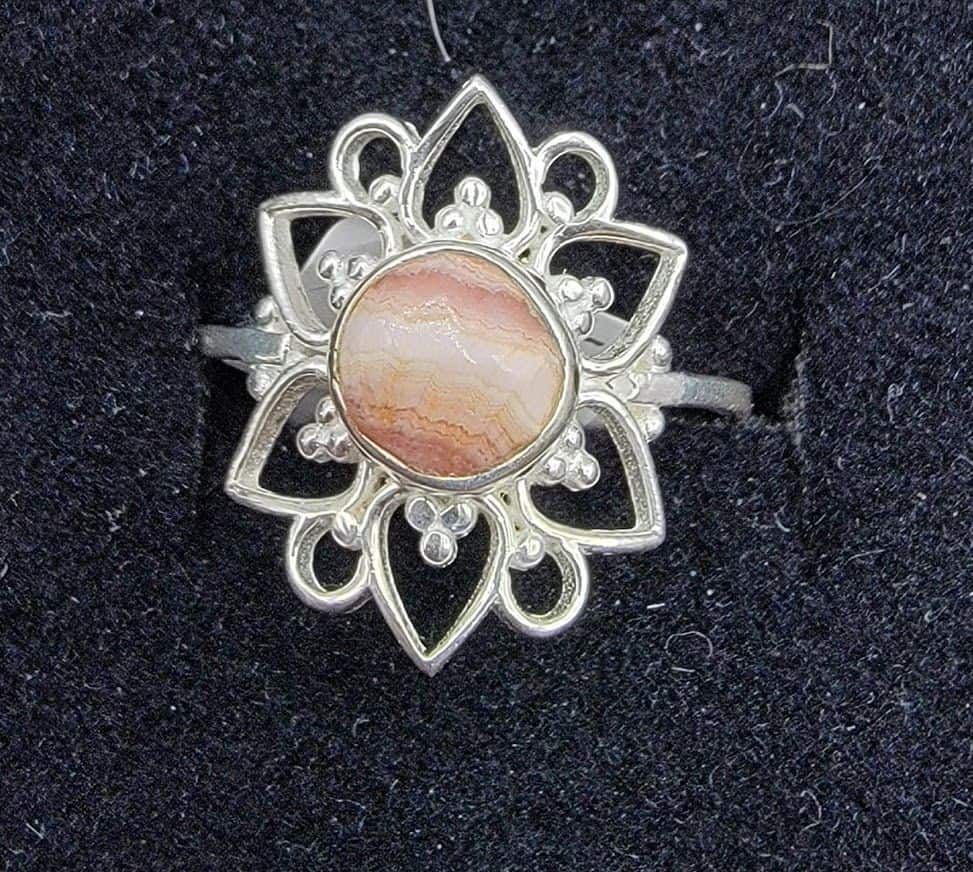 Lotus Ring w. Rhodocrosite