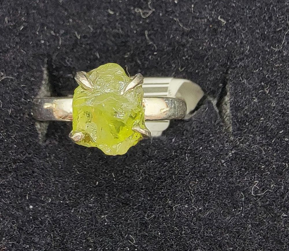 Peridot Rough Ring SS. 5