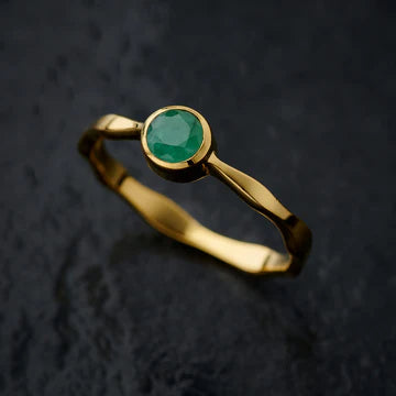 Emerald Wavy Gold Band 5